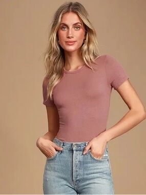 Lulus Mauve Ribbed Short Sleeve Bodysuit medium